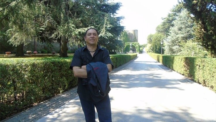 Guillermo Anderson en gira por Roma, visitó Los Jardines del Vaticano
