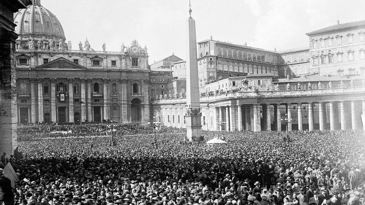 Bei der Krönung von Papst Pius XII. im Jahr 1939