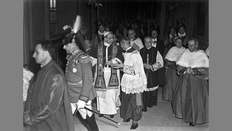 2019.02.27 Pio XII 1949 anniversario elezione.jpg