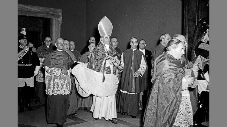 2019.02.27 Pio XII 1954 Canonizzaione Pio X.jpg