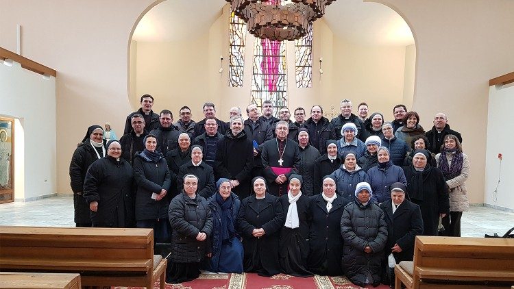 Biskup Kiro Stojanov sa svećenicima, redovnicima i redovnicama na Dan posvećenog života