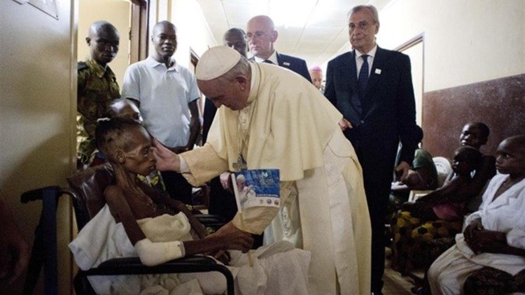 Påvens besök vid barnsjukhuset i Bangui 2015