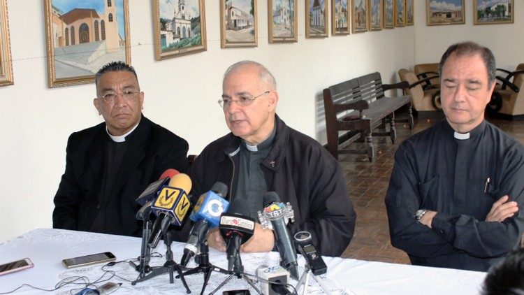 Mons. Moronta in conferenza stampa