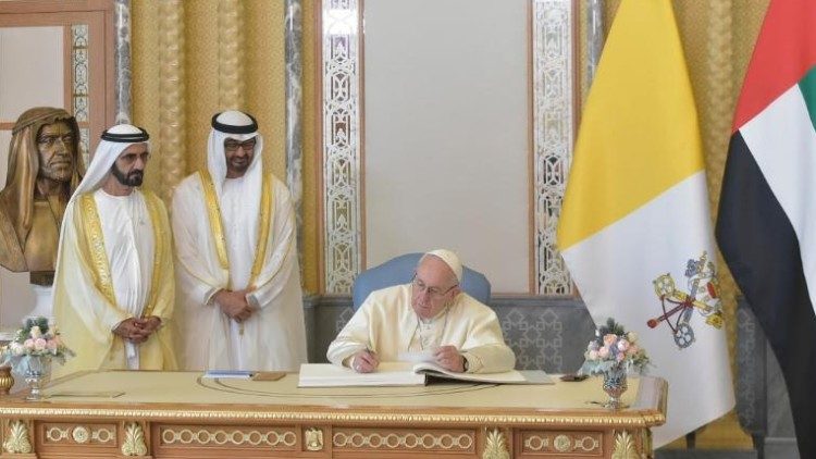  Papa Francesco negli Emirati Arabi -Abu Dhabi- durante la cerimonia di benvenuto al Palazzo Presidenziale