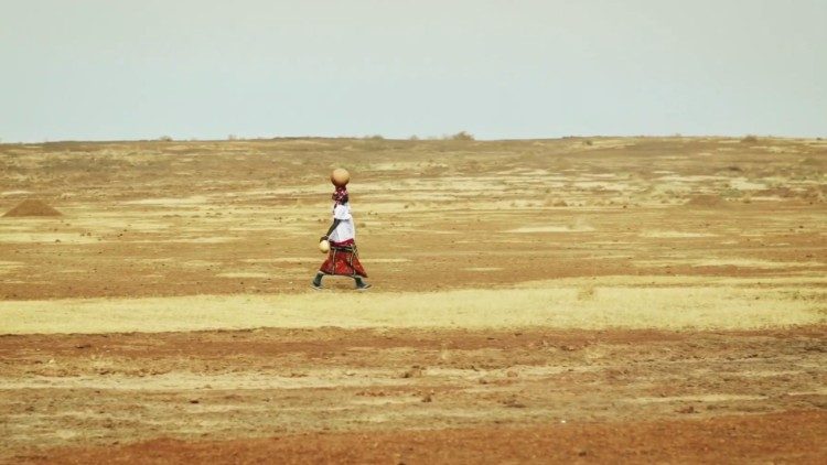 Scène dans le désert du Burkina Faso.