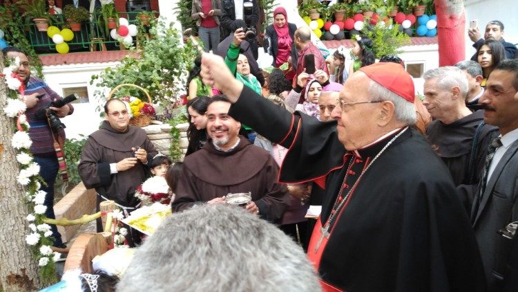 Le cardinal Sandri avec des franciscains lors de sa visite en Égypte, au début du mois de mars 2019.