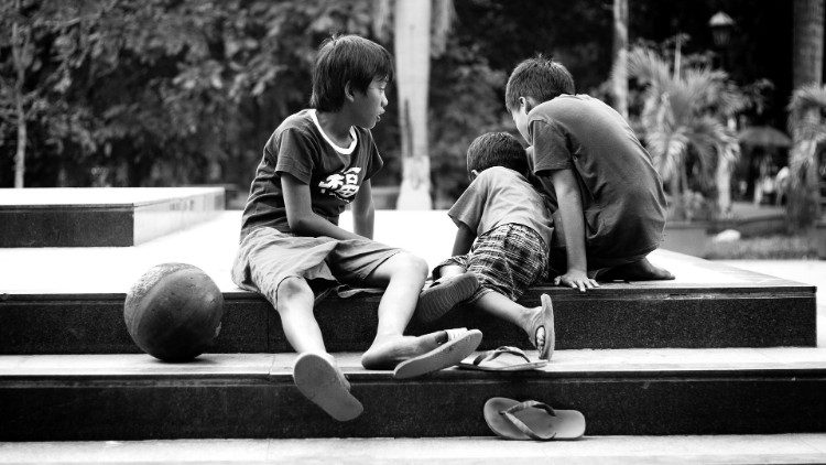 In einigen Ländern spielen Kinder auf der Straße, in anderen leben sie dort.