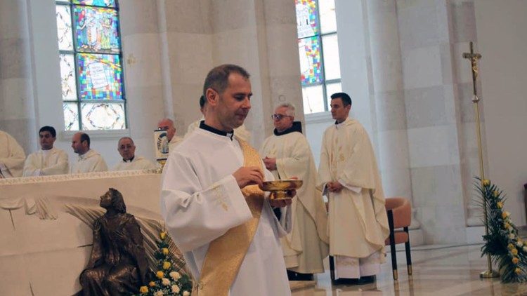 Diakoni ri dom Nikolle Spaqi - Kisha katolike e Kosoves