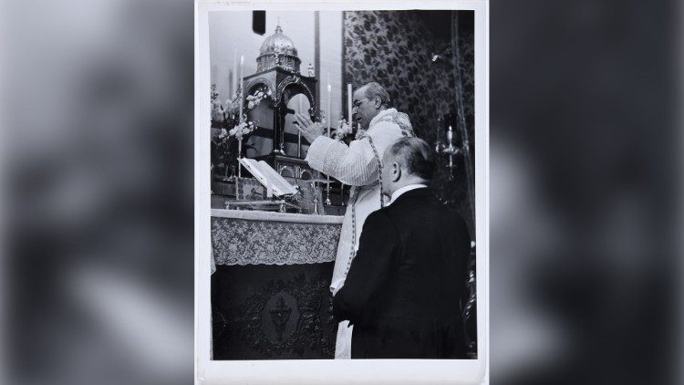 Pius XII. (1939-58) bei einer Messfeier in seiner Privatkapelle, vor dem Konzil