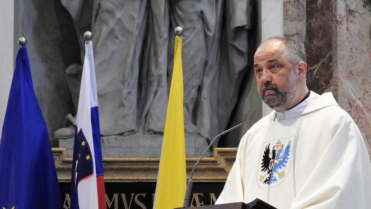 Mons Stanislav Zore ha presieduto la concelebrazione in occasione della festa di san Tomasso patrono della Facoltà di teologia 2aem.jpg