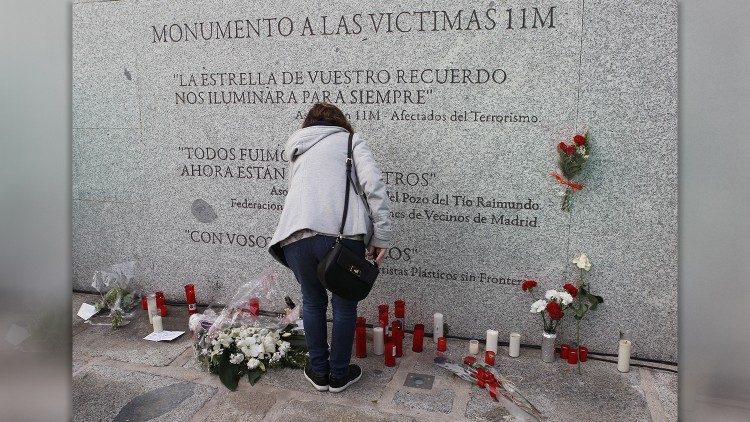 Monumento a las víctimas del 11 M, el atentado terrorista en Madrid el 11 de marzo de 2004. 