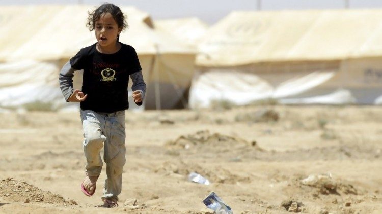 En flicka i ett flyktignläger i Syrien 