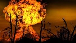 explosion-123690_1280.jpg