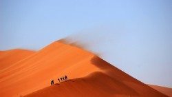 sand-dunes-691431_1920.jpg
