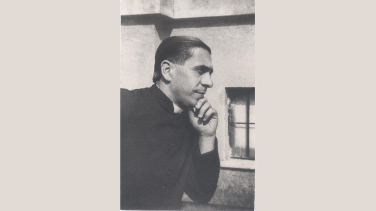 Dom Zef Shestani, përgjegjësi parë i redaksisë shqipe të Radio Vatikanit