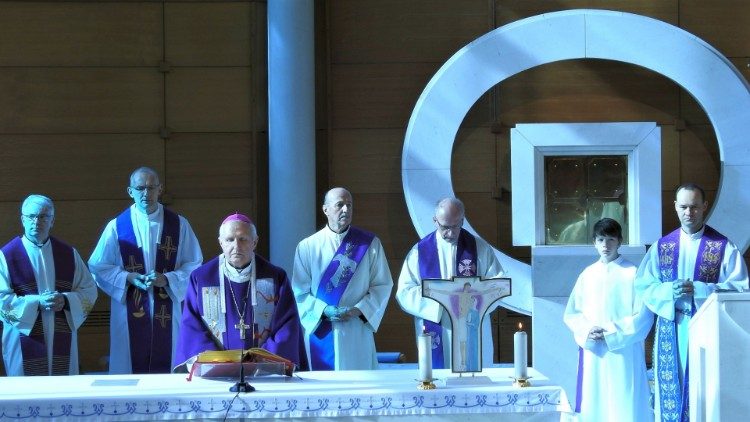 La santa messa presieduta da mons Stanislav Zore in occasione dei 30 anni dei pedagoghi cattolici Sloveni 2.jpg