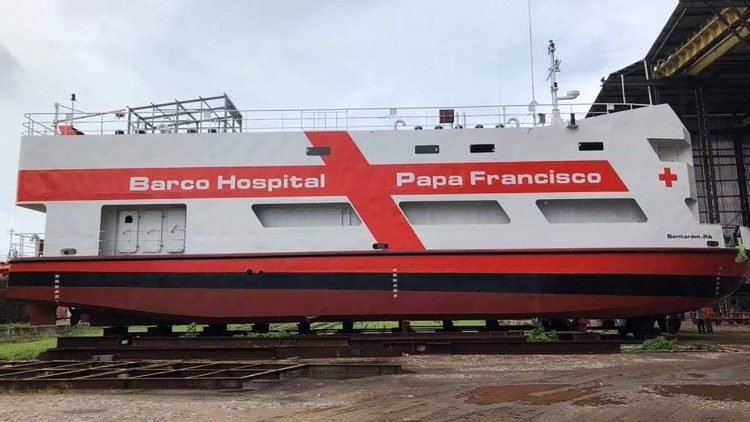 Бродот болница „Папа Фрањо“ започна со својата мисија во Амазонија