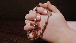 rosary-1211064_1920.jpg