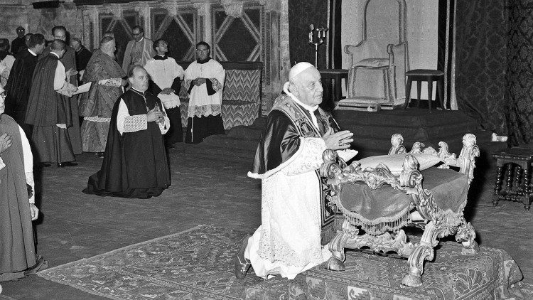 Papa João XXIII em oração