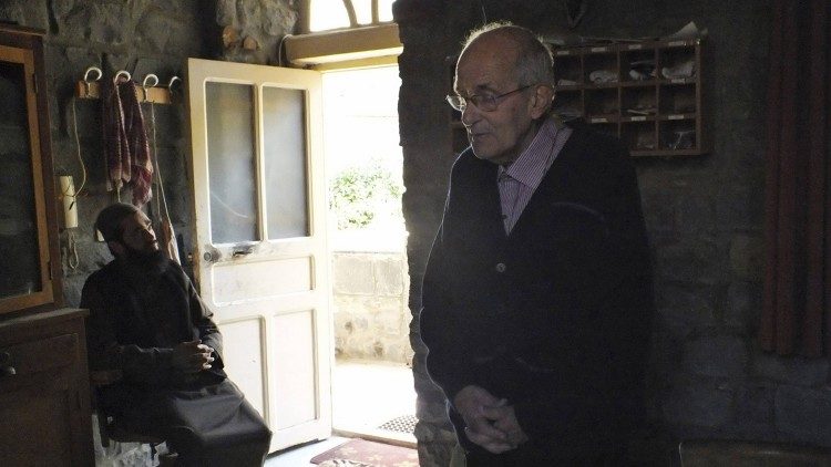 O sacerdote vivia na Síria desde 1966, tendo sido assassinado em 7 de abril de 2014 em Homs