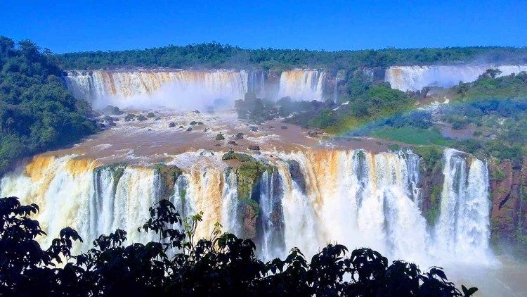  Cascadas del Iguazú en Brasil y Argentina 