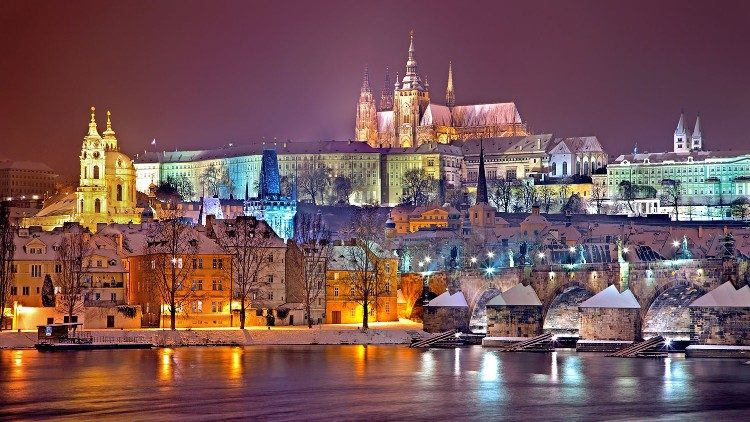 Blick auf das nächtliche Prag