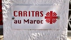 04 Deca Caritas - il cartello all’ingressoAEM.jpg