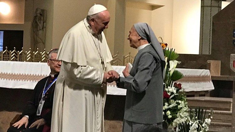 Susitikime Rabato katedroje popiežius pasveikino 97 metų amžiaus seserį Ersiliją, vis dar žvalią ir veiklią