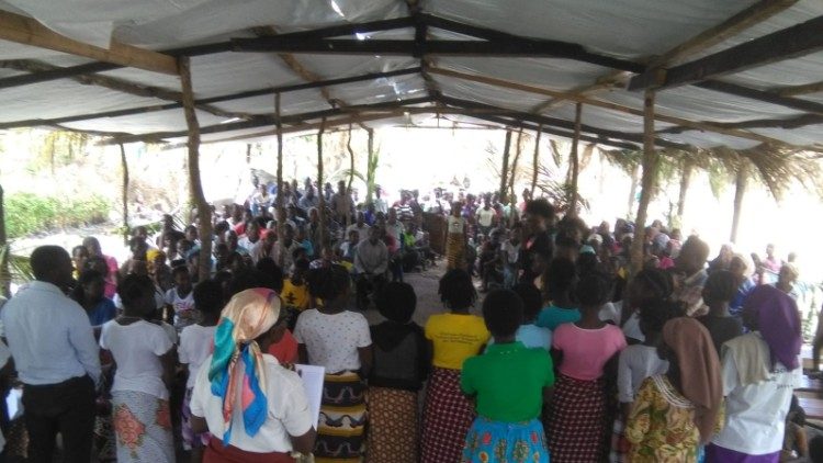 Mozambico: Messa in una capanna