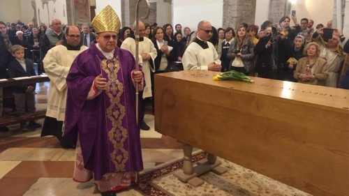 Carlo Acutis: commozione ad Assisi per la traslazione del corpo del Venerabile 