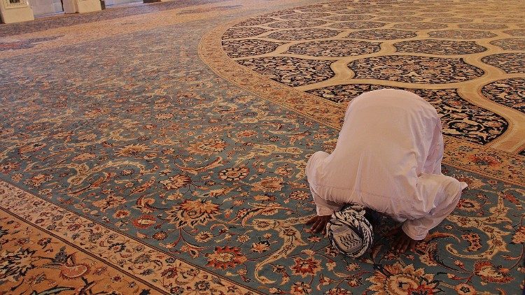 Bp Brendan Kelly: „jestem wstrząśnięty atakiem na meczet”
