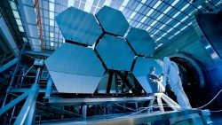 telescopic-mirror-74034_1920.jpg