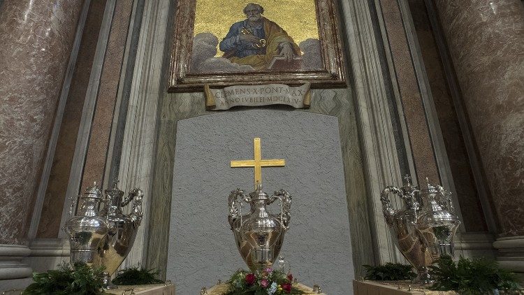 Sveta olja v baziliki sv. Petra.