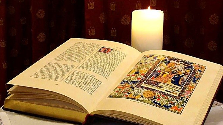 2019.04 Sacra Scrittura, libro sacro, simboli religiosi, cristianesimo