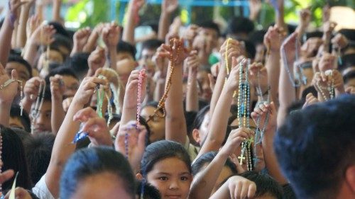 Nikaraguańczycy chwytają za różańce,  by modlić się o pokój 