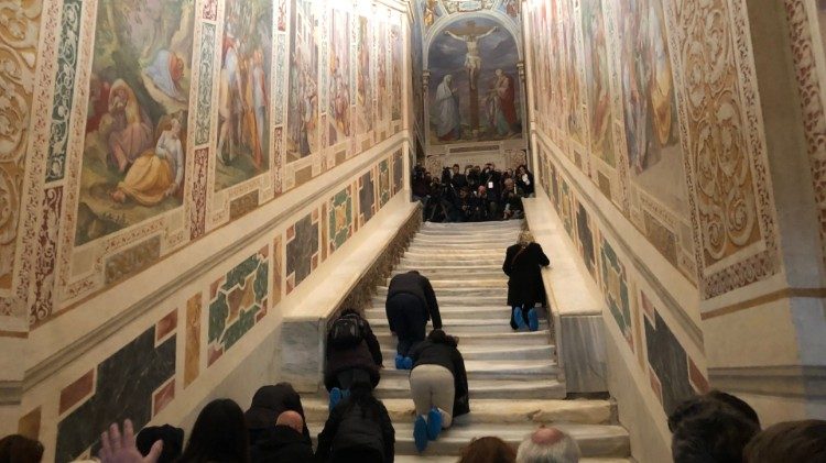 A força evangelizadora da piedade popular - Foto: Santuário Pontifício da Escada Santa, em Roma (Vatican Media)