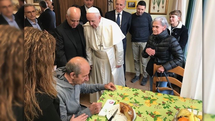  ĐTC thăm Làng Emanuele cho bệnh nhân Alzheimer ở Roma