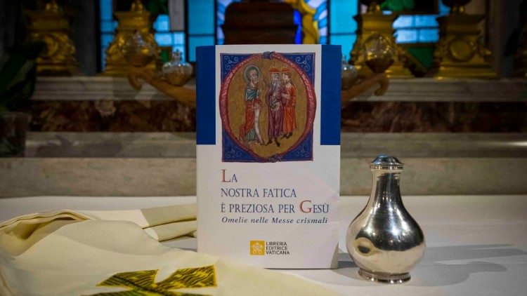 O livro com as homilias do Papa Francisco nas Missas Crismais