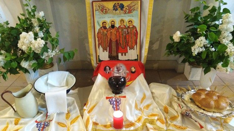 Иконата на българските блажени мъченици дар за папа Франциск