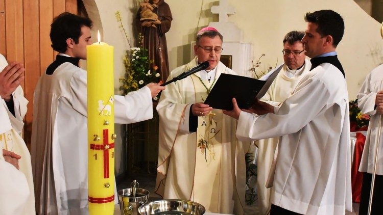 Воскресна света Литургија во Скопската катедрала