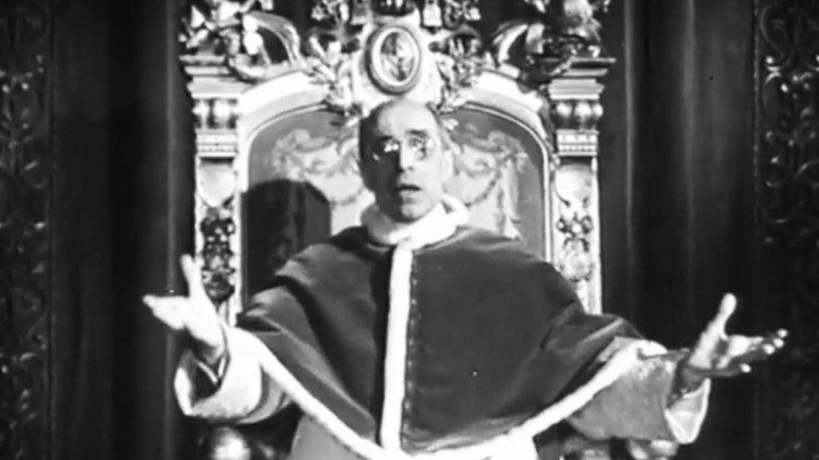 Pius XII. bei einer TV-Ansprache im April 1949