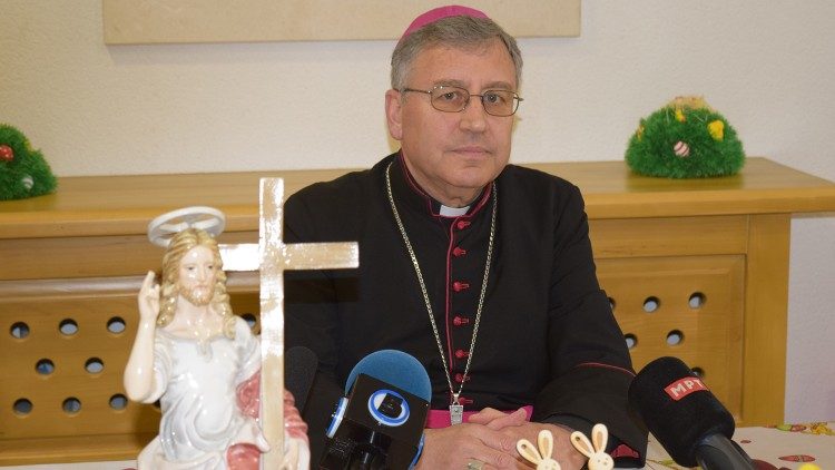 Бискупот Стојанов упати велигденска честитка