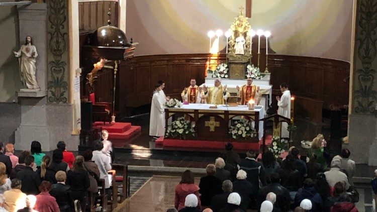Célébration de Pâques dans une église catholique en Bulgarie, le 21 avril 2019.