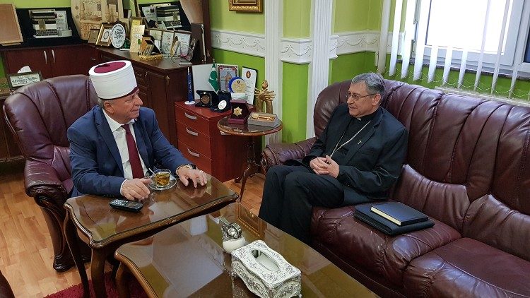 Бискупот Стојанов со поглаварот на ИВЗ Реџепи