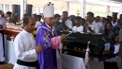 Cardinal Ranjith at the Funeral of victims.JPG