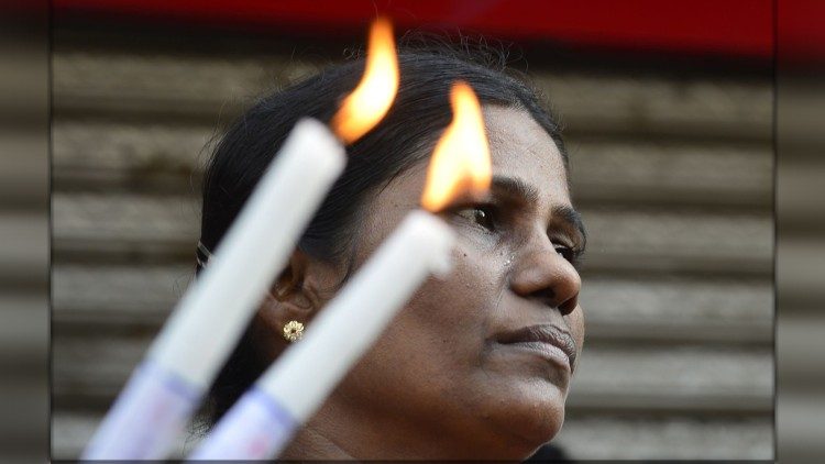 "Violência dessa natureza nunca foi vista antes. Todos estão em estado de medo e choque", diz jovem cristão do Sri Lanka