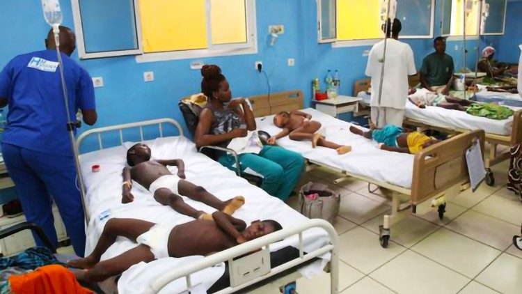 2019.04.26 Malati in una Unità Sanitaria in Angola, Africa