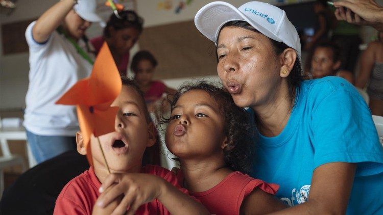 Niños venezolanos a Cucuta en un centro de la UNICEF