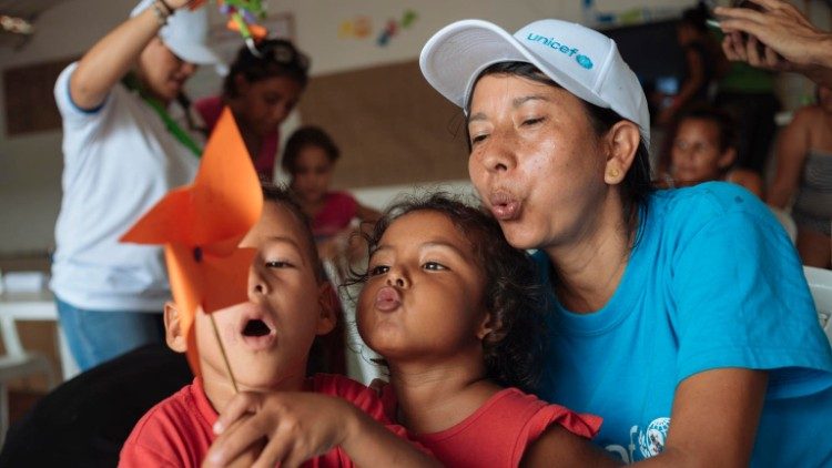 2019.04.29 UNICEF aiuta a bambini venezuelani ad arrivare a Cucuta (Colombia) per assistenza umanitaria