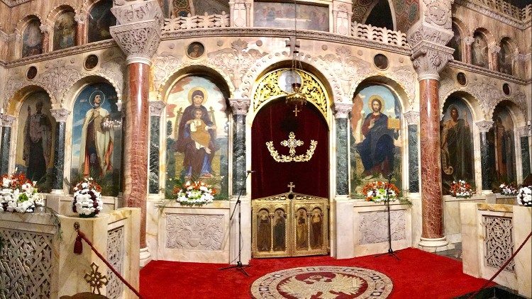 Interno della cattedrale Aleksandr Nevskji